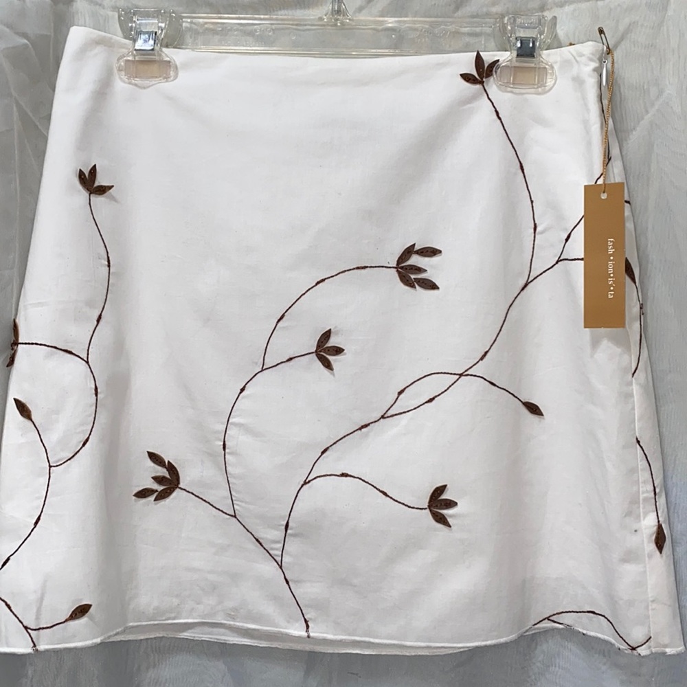 NWT FASHIONISTA FLORAL-BEADED/EMBROID. MINI SKIRT SZ 4